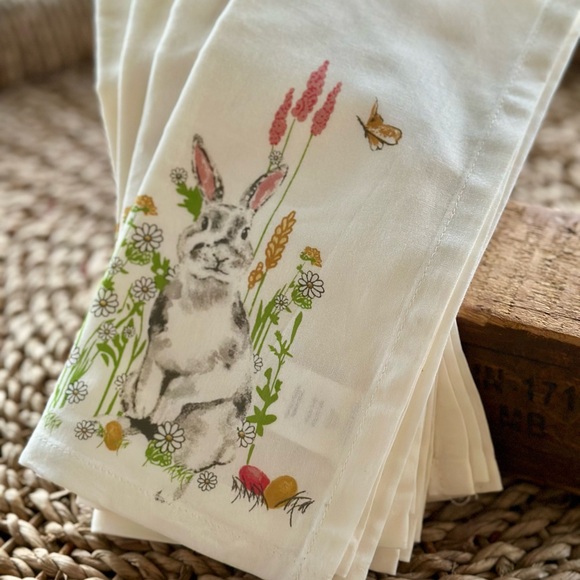 4 Pier 1 White Cotton Rabbit Napkins - Picture 1 of 3